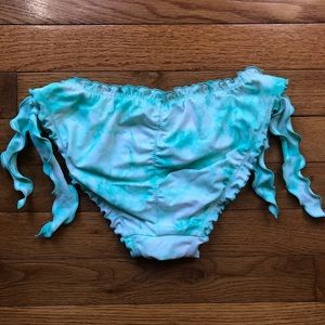 Victoria's Secret Swim - Victoria’s Secret tie dye bikini bottoms Victoria's Secret Swim - Victoria’s Secret tie dye bikini bottoms